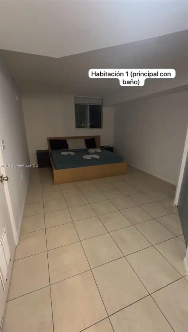 Building Photo - 102 SW 6th Ave