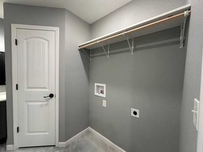 Building Photo - 105 Evergreen Pl