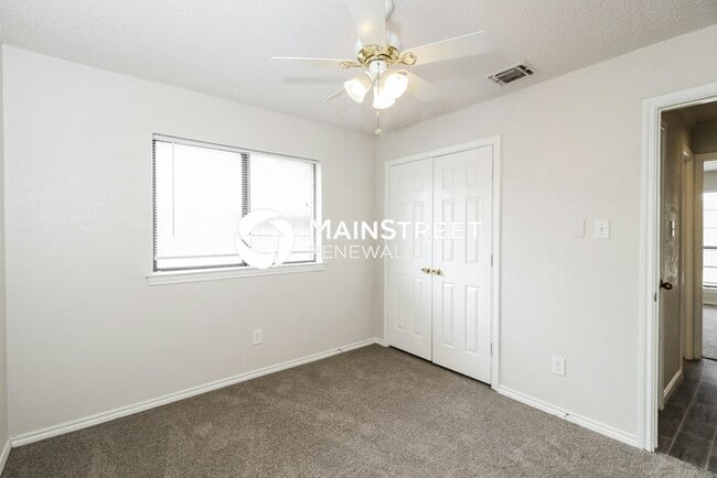 Building Photo - 3 Bedroom Pet-Friendly Home in Carrollton, TX with Main Street Renewal