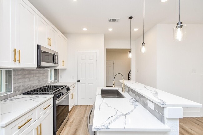 Building Photo - 4911 Nichols St