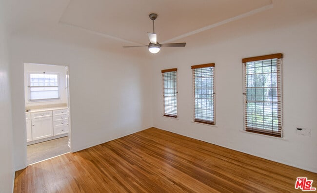 Building Photo - 1117 Longwood Pl