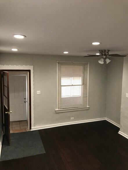 Building Photo - 6439 Glenmore Ave