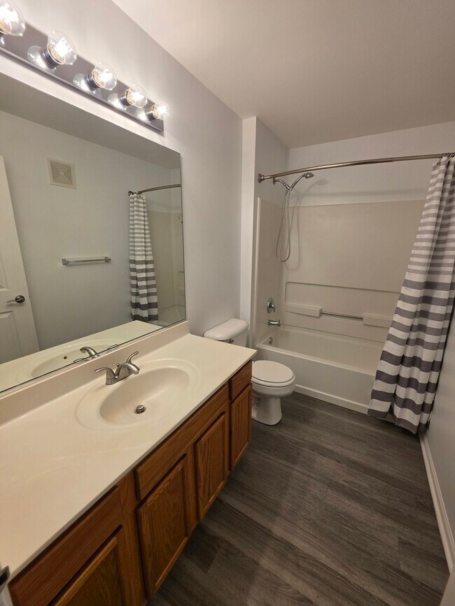 Building Photo - 101 Silverstone Dr