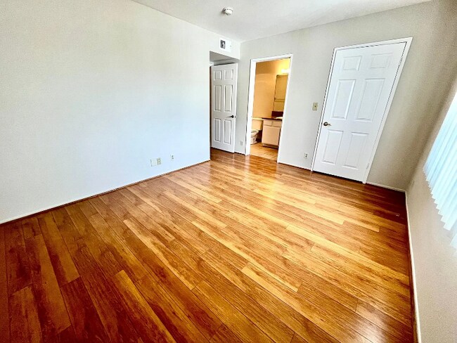 Building Photo - 625 E Palm Ave