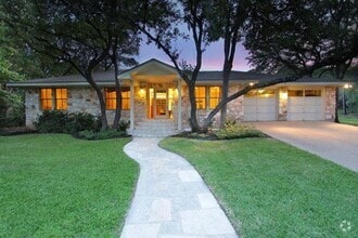 Building Photo - 3213 Park Hills Dr