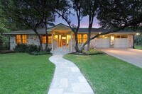 Building Photo - 3213 Park Hills Dr