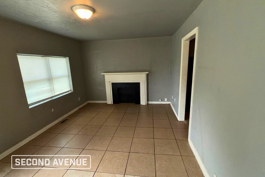 Building Photo - 2212 Miramar Blvd