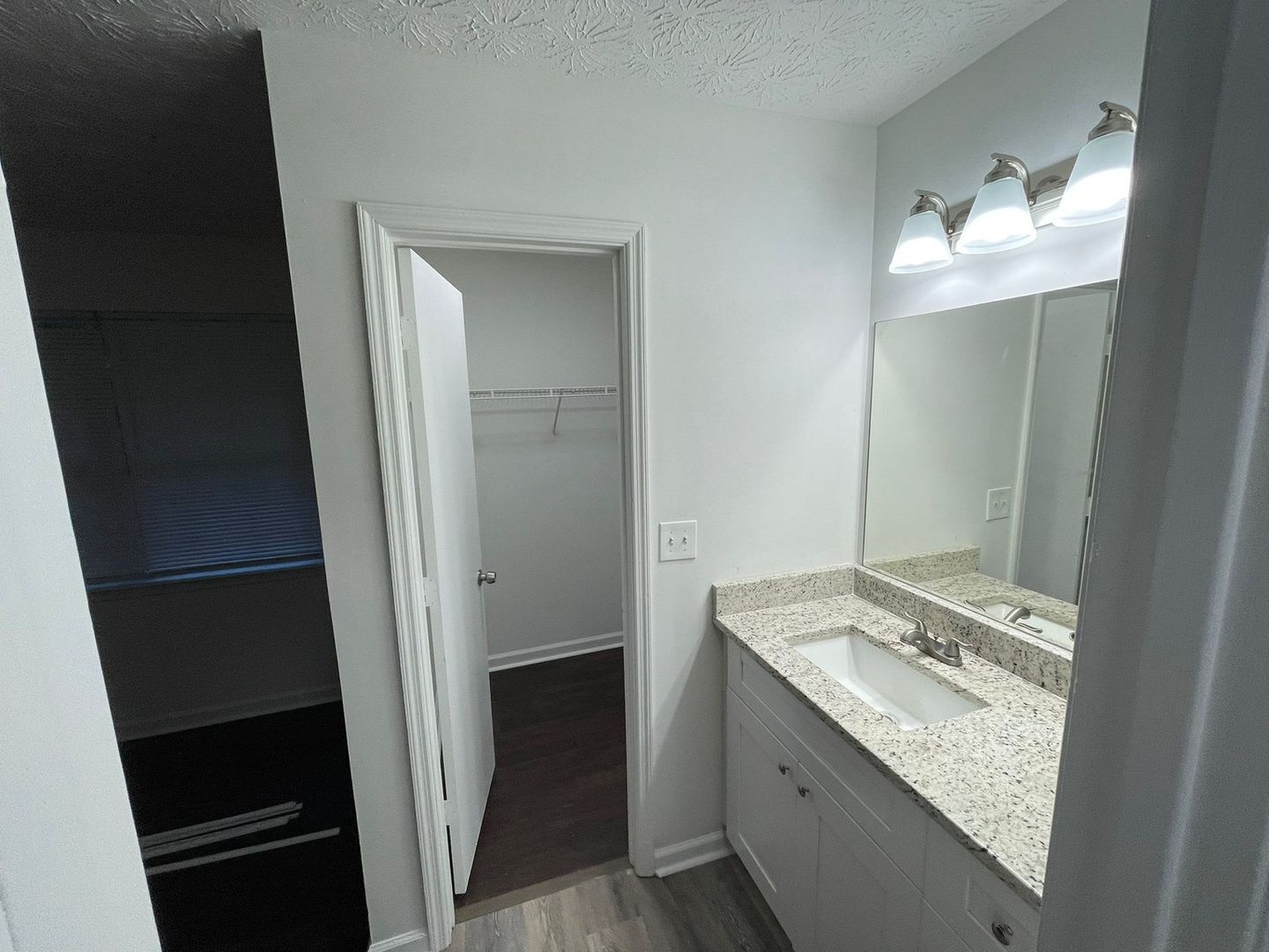 Building Photo - 5963 Thomas Ct