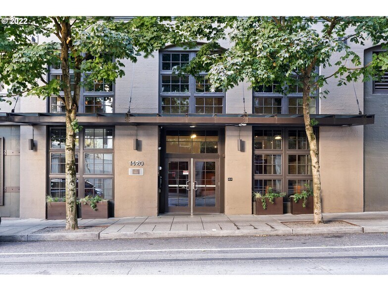 Building Photo - 1420 NW Lovejoy St