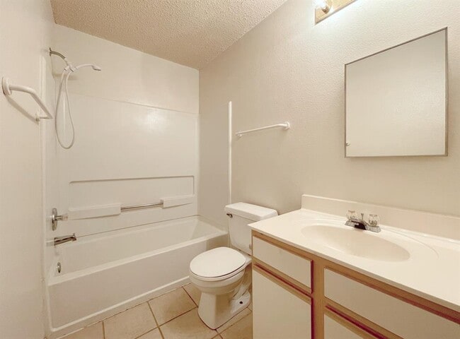 Building Photo - 2812 High Point Cove