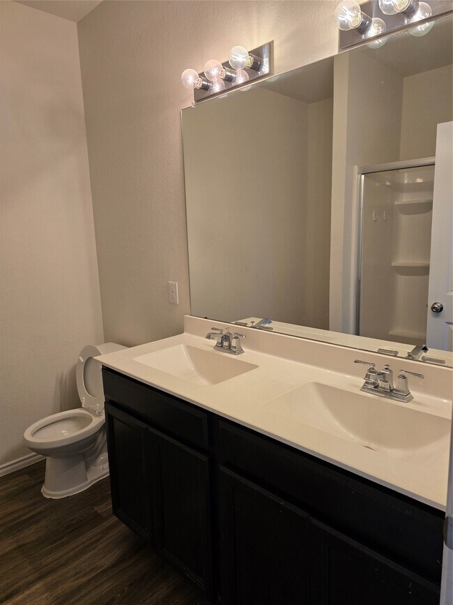 Building Photo - 2711 Summer Ln