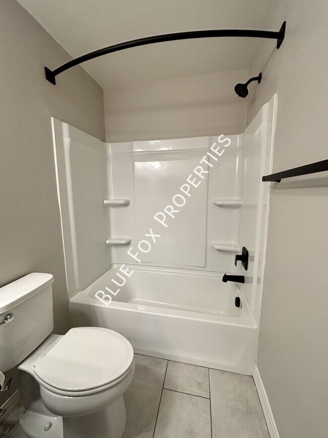 Building Photo - 1048 E Descent St