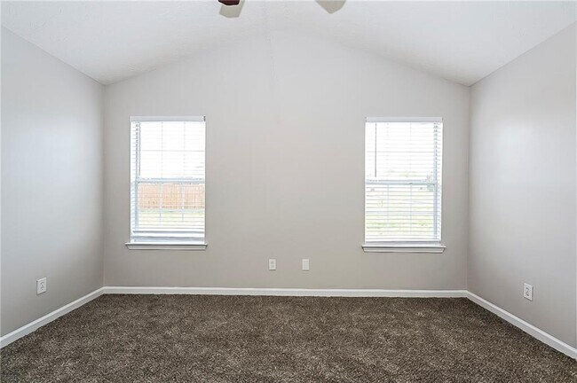 Building Photo - 25 Lewis Ln