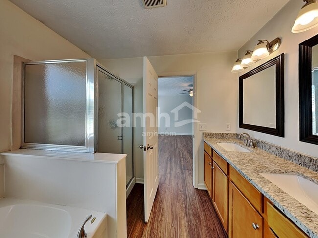 Building Photo - 136 Leasure Dr