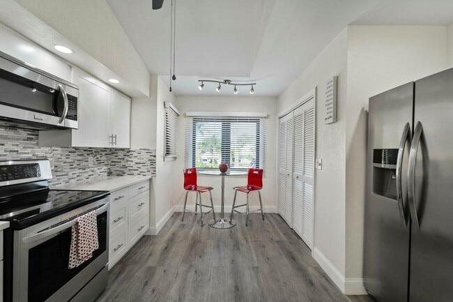 Building Photo - 7894 Granada Pl