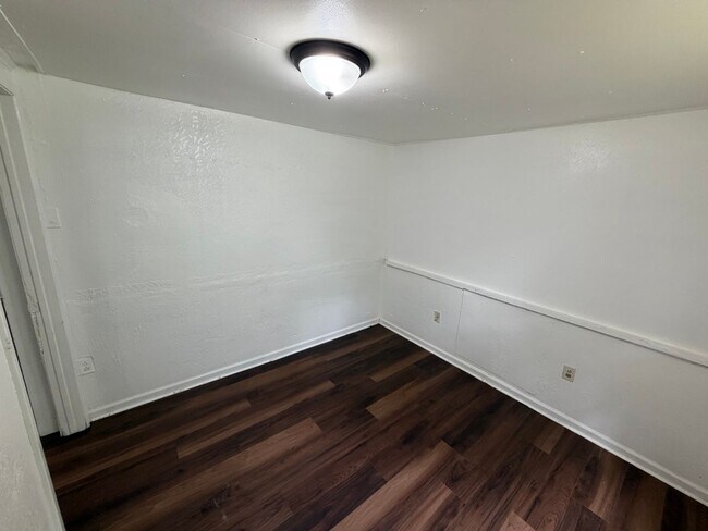 Building Photo - Remodeled 3 Bedroom Home with bonus room!