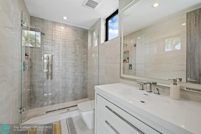 Building Photo - 401 Lido Dr