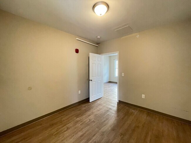 Building Photo - 463 Beech St