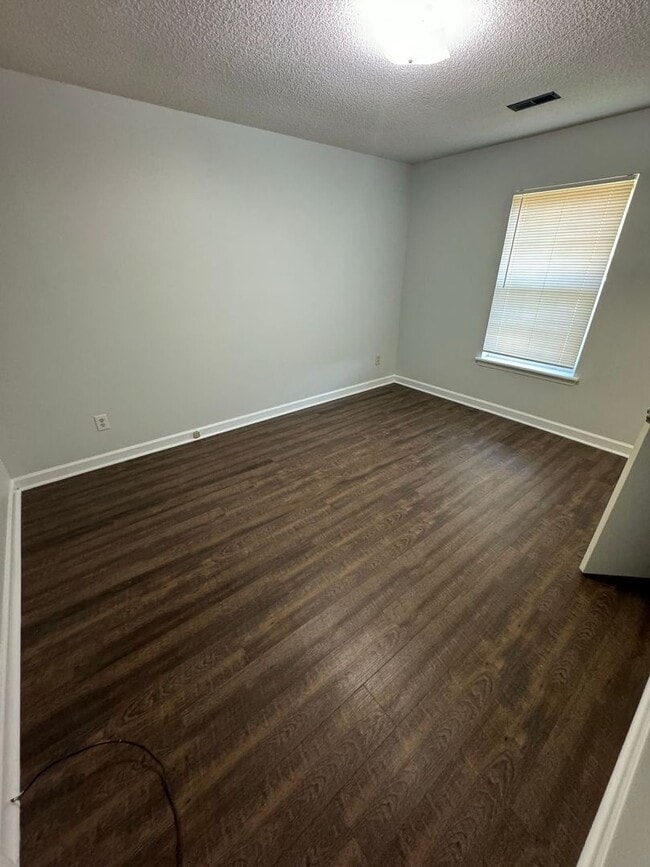 Building Photo - 3-Bedroom, 1.5-bathroom Brick Home with Garage ***RENT SPECIAL: FIRST MONTH FREE RENT!!!***