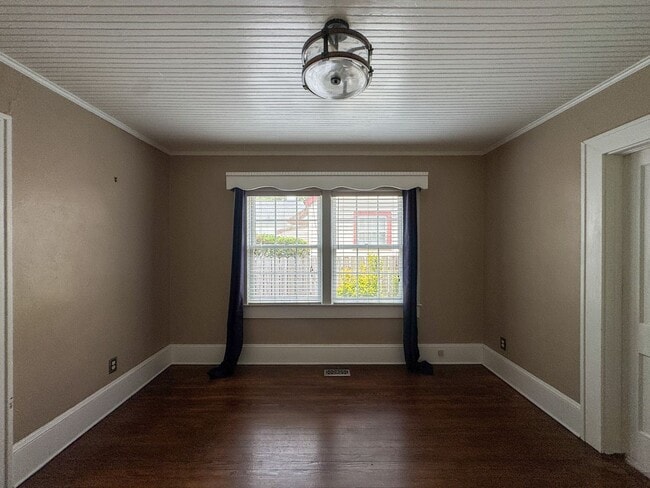 Building Photo - Gorgeous 4 Bed, 3 Bath Haymount Home