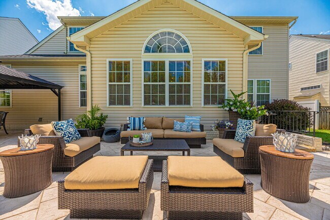 Building Photo - Beautiful 4-Bedroom Colonial in Walkersville