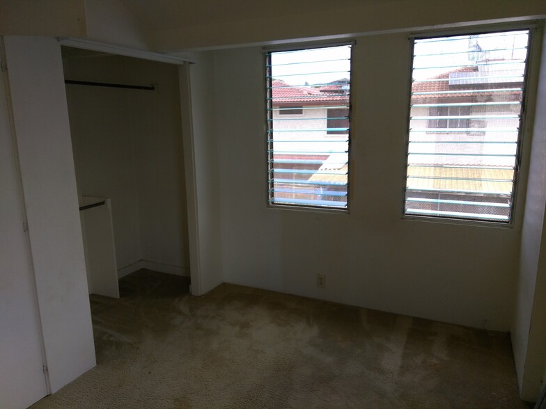 Master bedroom with extra large closet - 99040 Upapalu Drive (Up)