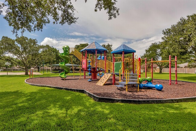 Building Photo - 2779 Forest Point Dr
