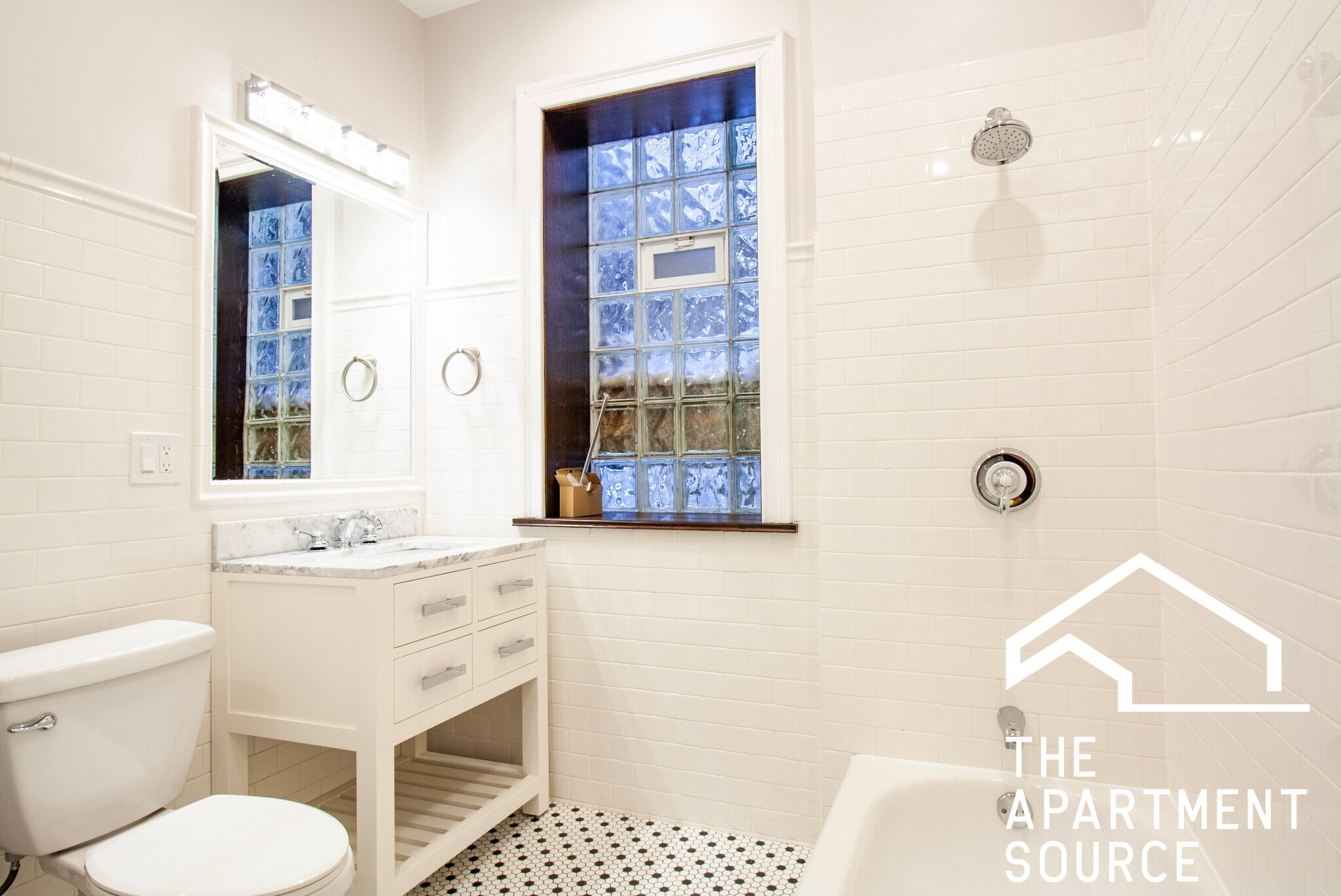 Building Photo - 652 W Buckingham Pl