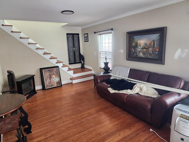 Building Photo - 40 Maple St