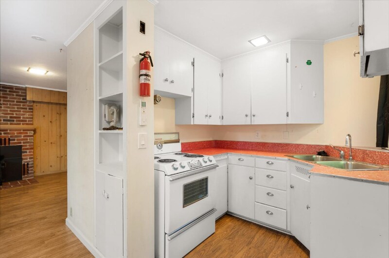 Building Photo - 3145 Sheridan St