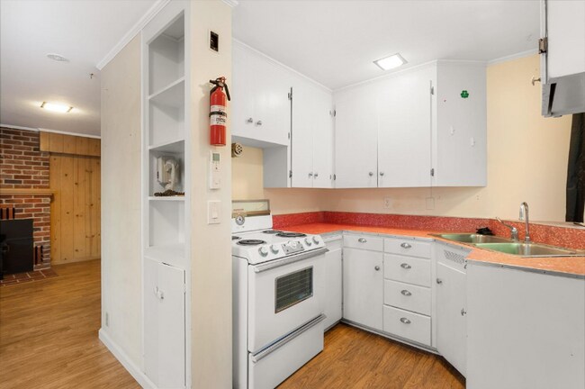 Building Photo - 3145 Sheridan St