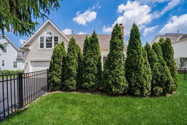 Building Photo - 7179 Fernridge Dr