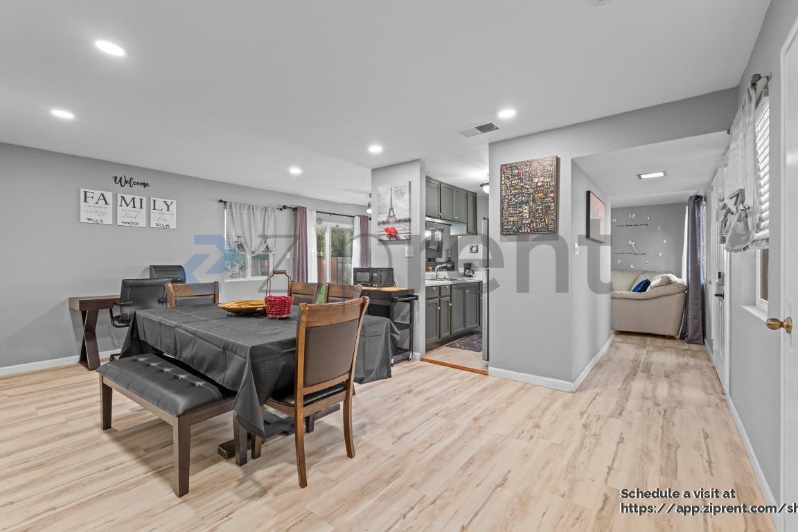 Building Photo - 325 Falcon Dr