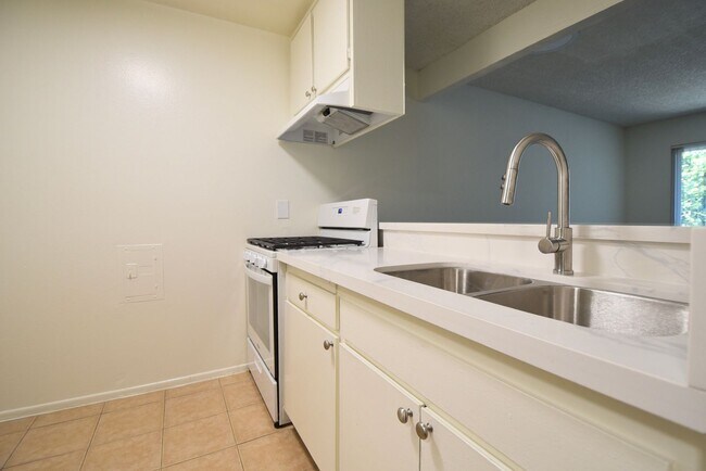 Building Photo - 7350 Kester Ave