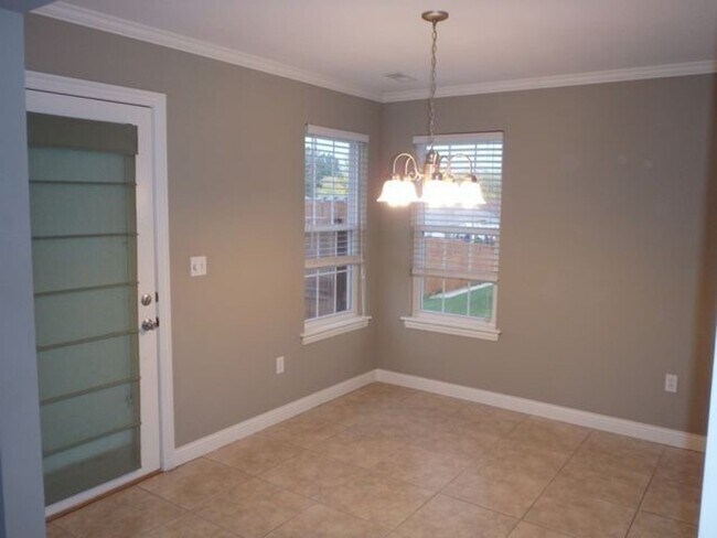Building Photo - 2501 McClure Dr