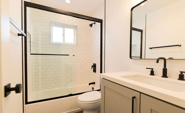 Building Photo - 223 Avenida De La Grulla