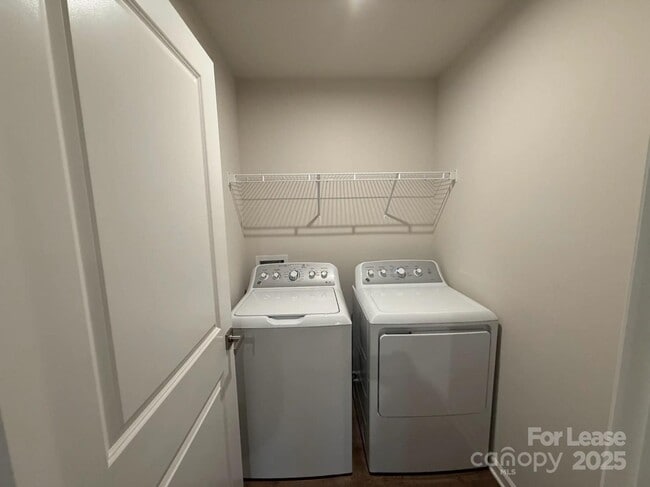 Building Photo - 10149 Florentine Wy