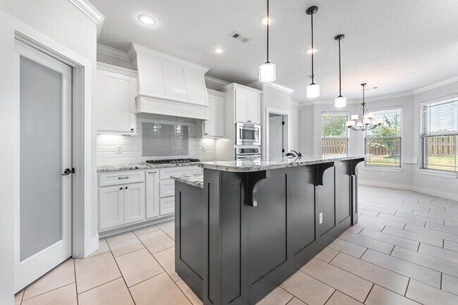 Building Photo - Luxury Living in Bentonville: Modern 4 Bed, 3 Bath Home with Fenced Yard
