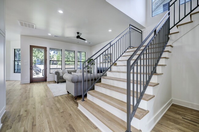 Building Photo - 4715 McKinney St