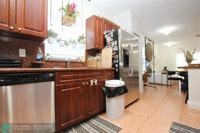 Building Photo - 1305 N 30th Ct