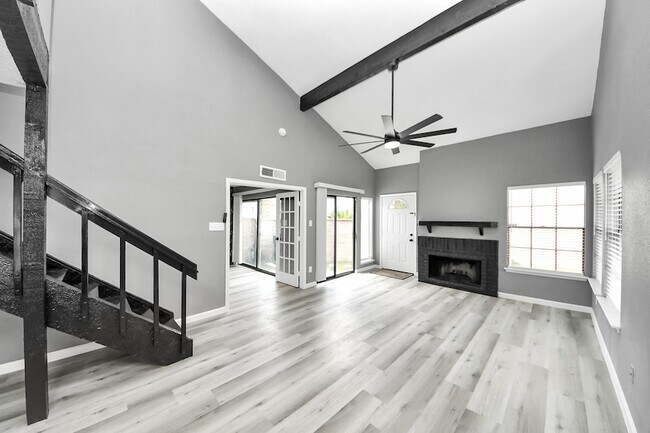 Building Photo - 6281 Ludington Dr