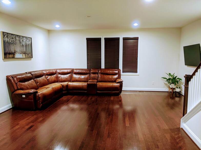 LIVING AREA - 5215 Bedford Falls Cir