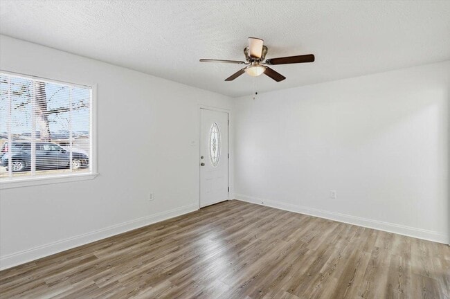 Building Photo - 126 Joanie St