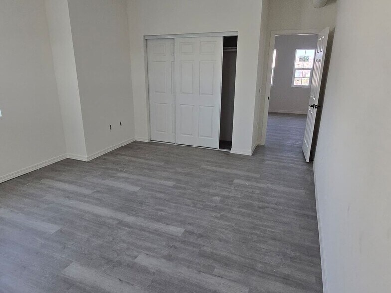 Building Photo - 16482 Apple Valley Rd