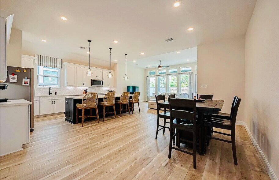 Building Photo - 15306 Spanish Ranchos Way