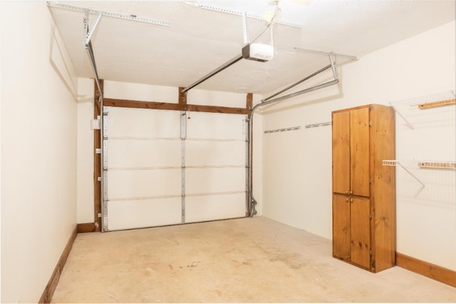 Building Photo - 1190 Duncan Rd