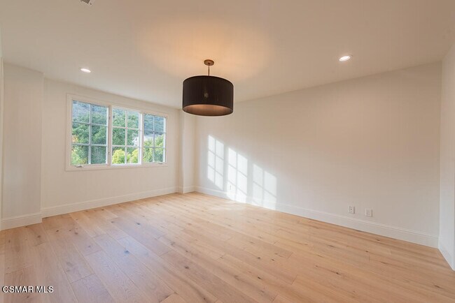 Building Photo - 2390 Crombie Ct