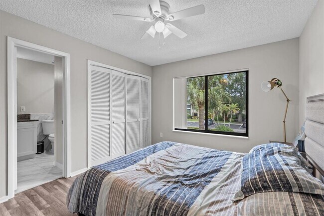 Building Photo - 386 Moorings Cove Dr