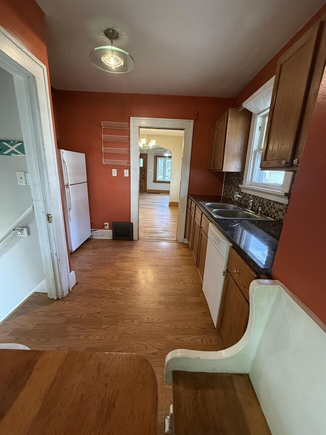 Building Photo - 2417 E Ave NE