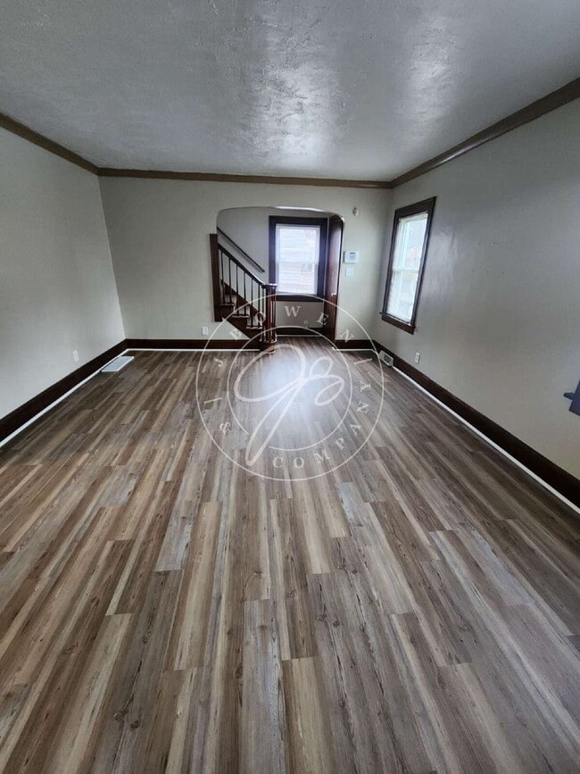 Building Photo - Charming 3–4 Bedroom West Toledo Home with Bonus Room & Garage